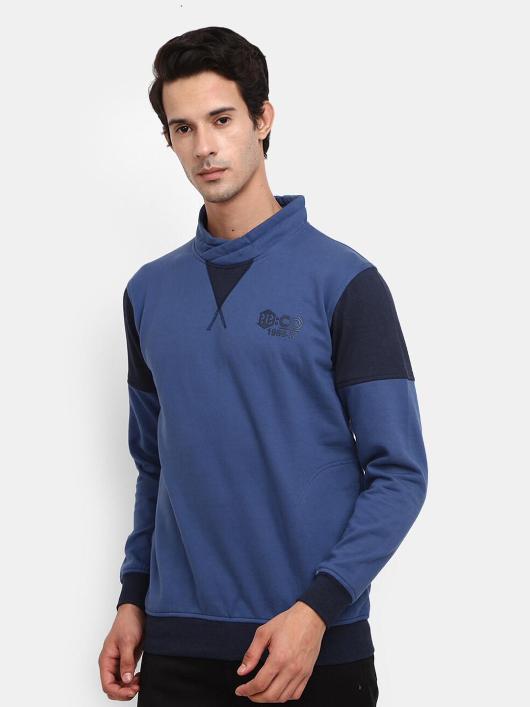 

V-Mart Men Blue Colourblocked Sweatshirt