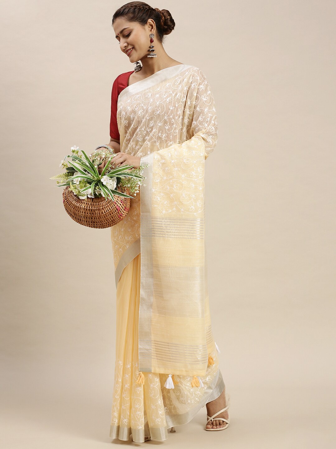

Ramraj Beige & Off White Floral Zari Bhagalpuri Saree