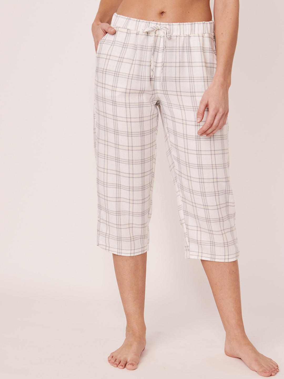 

La Vie en Rose Women White Checked Lounge Pants