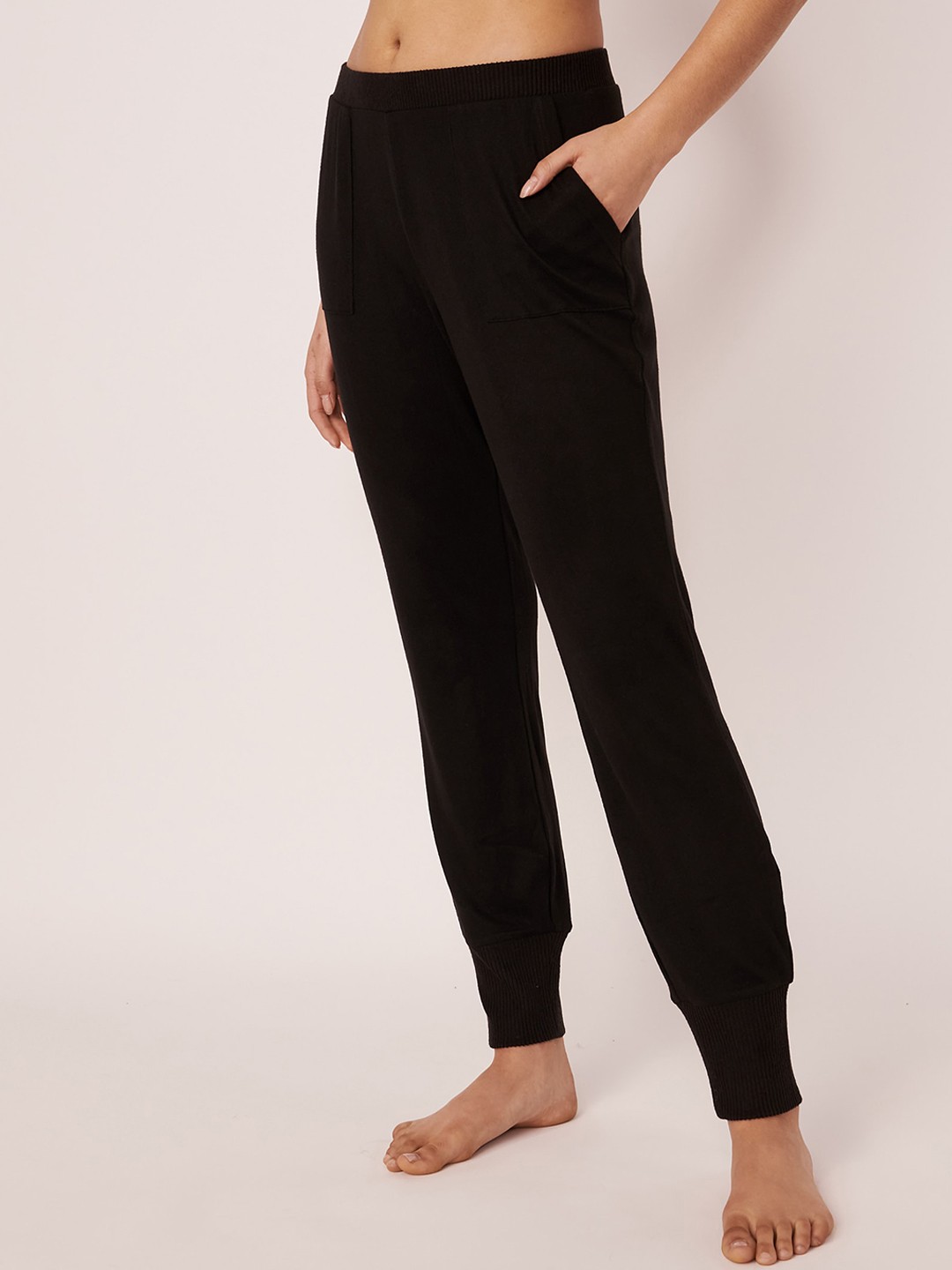 

La Vie en Rose Women Black Solid Slim-Fit Lounge Pants