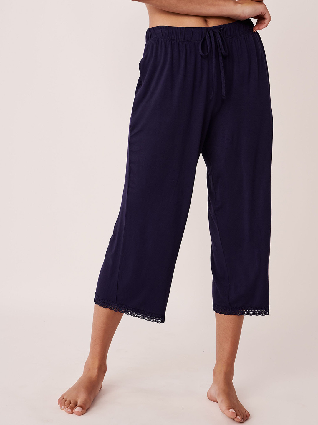 

La Vie en Rose Women Navy Blue Solid Capri Lounge Pants