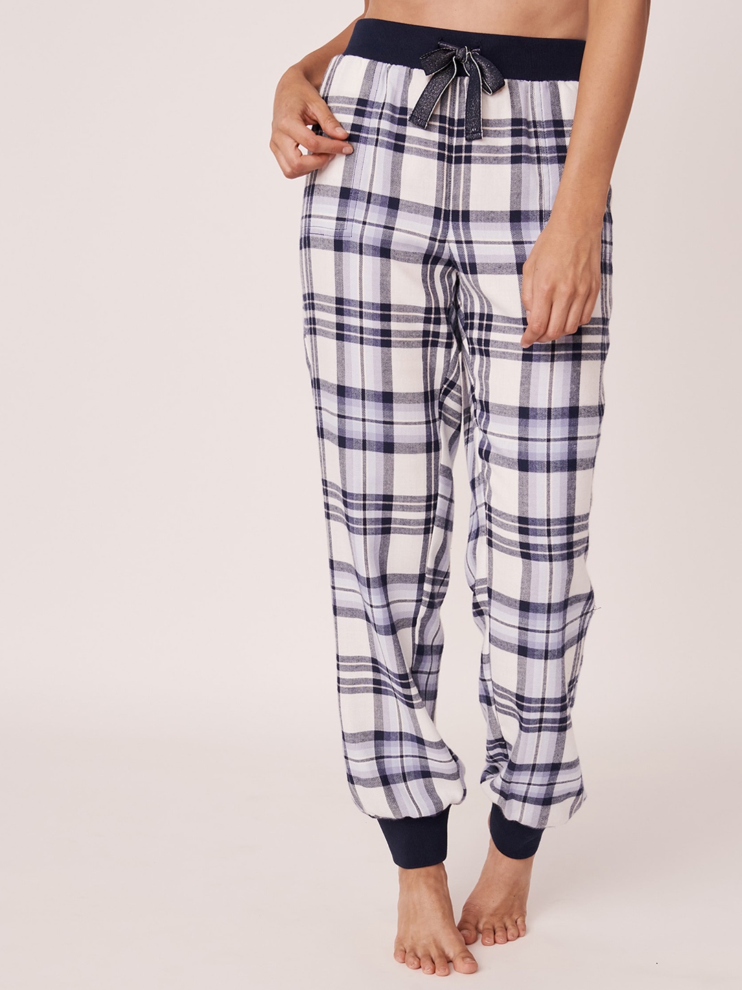 

La Vie en Rose Women Blue & Black Checked Joggers