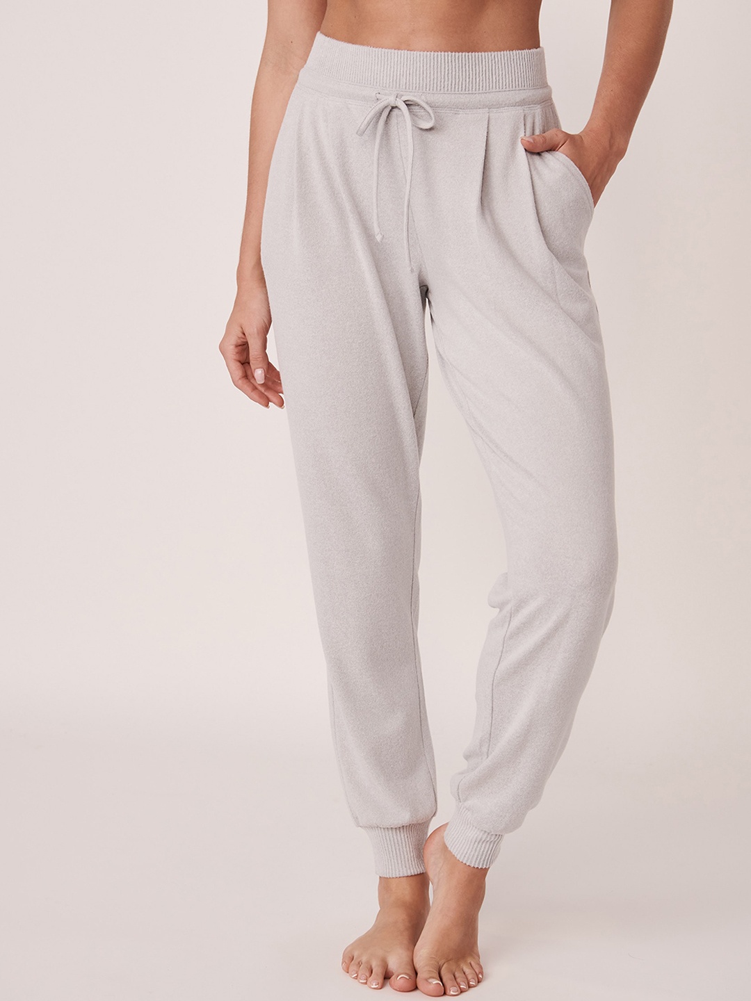 

La Vie en Rose Women Grey Solid Joggers