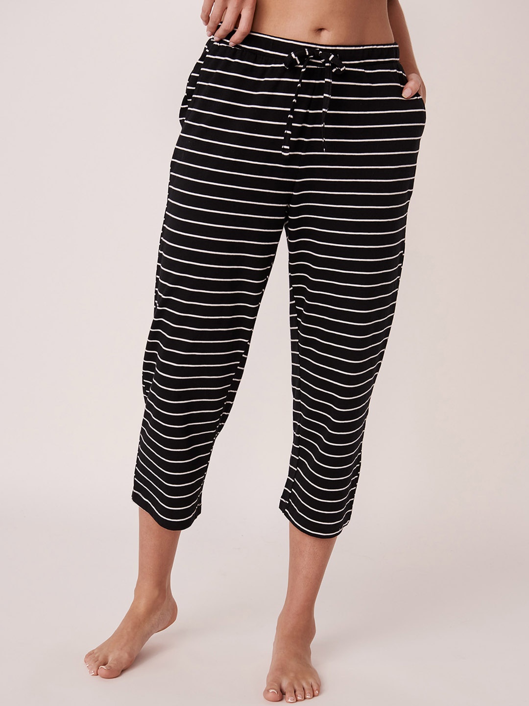 

La Vie en Rose Women Black Striped Printed Pure Cotton Capri Lounge Pants