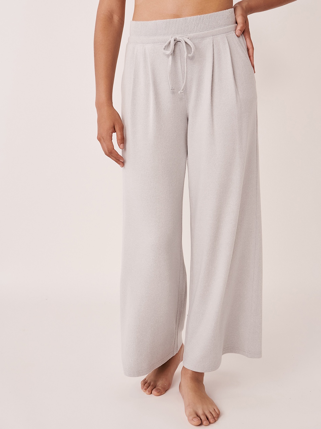 

La Vie en Rose Women Grey Solid Flared Lounge Pants