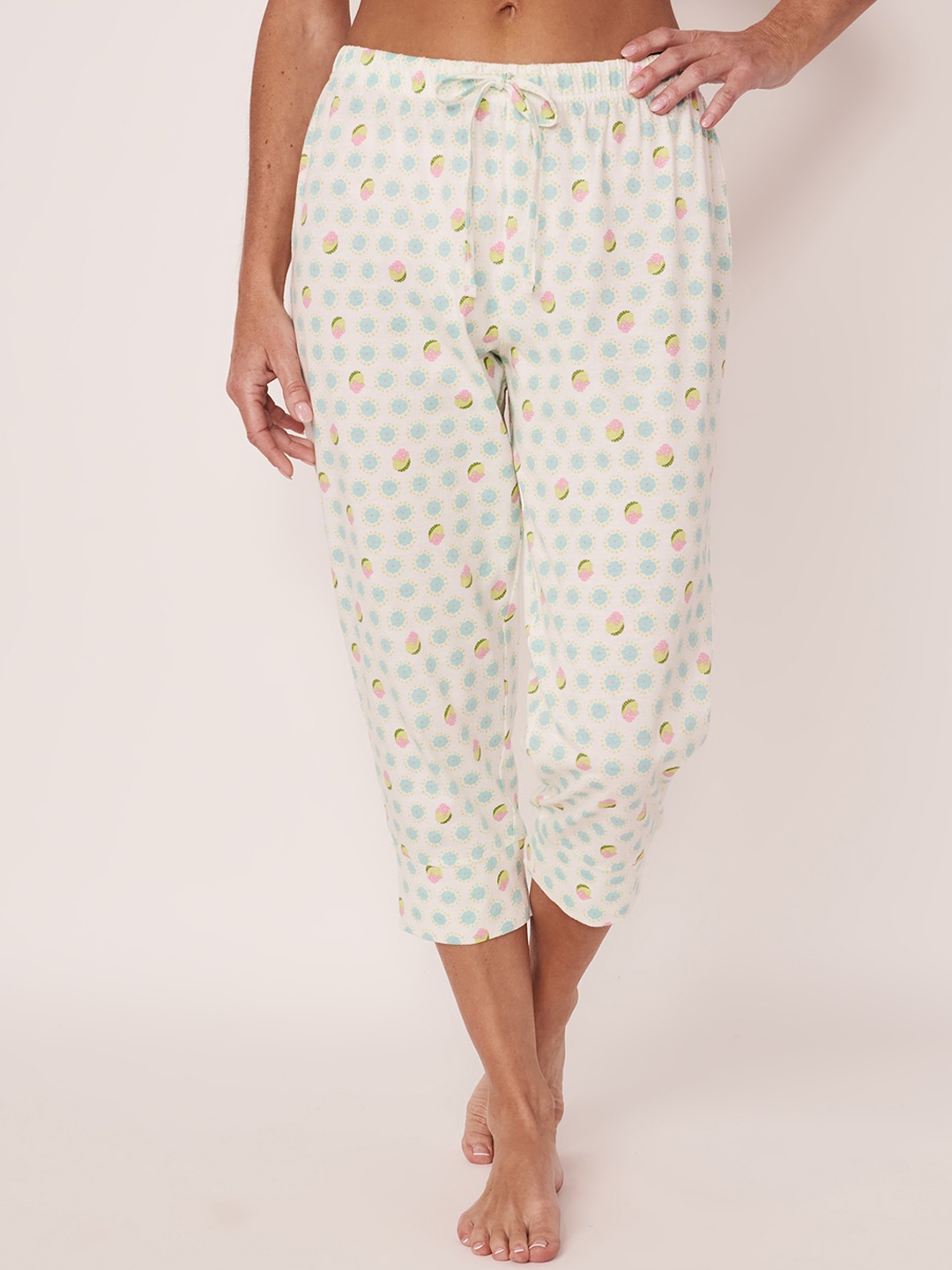 

La Vie en Rose Women Off White & Blue Printed Cotton Lounge Pant