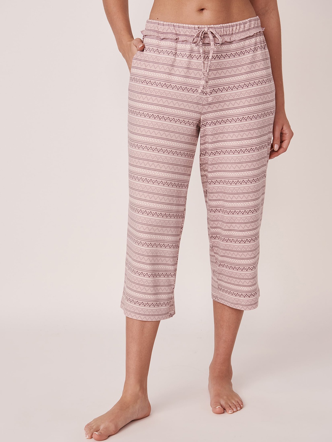 

La Vie en Rose Women Pink Printed Capri Lounge Pants