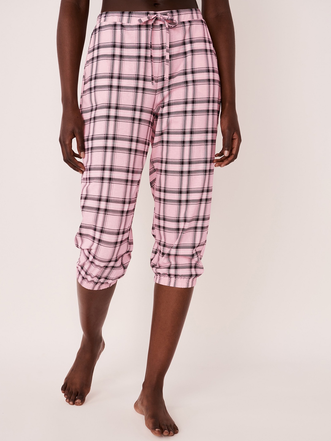 

La Vie en Rose Women Pink & Black Checked Pure Cotton Puff Capri Lounge Pants