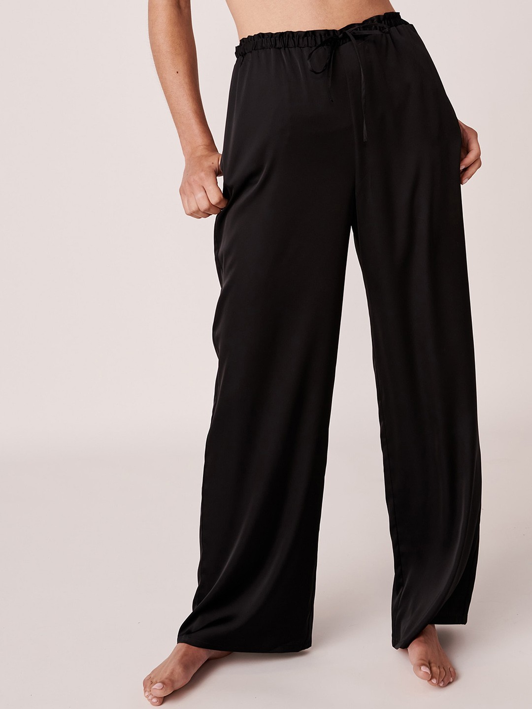 

La Vie en Rose Women Black Solid Cassie Pants