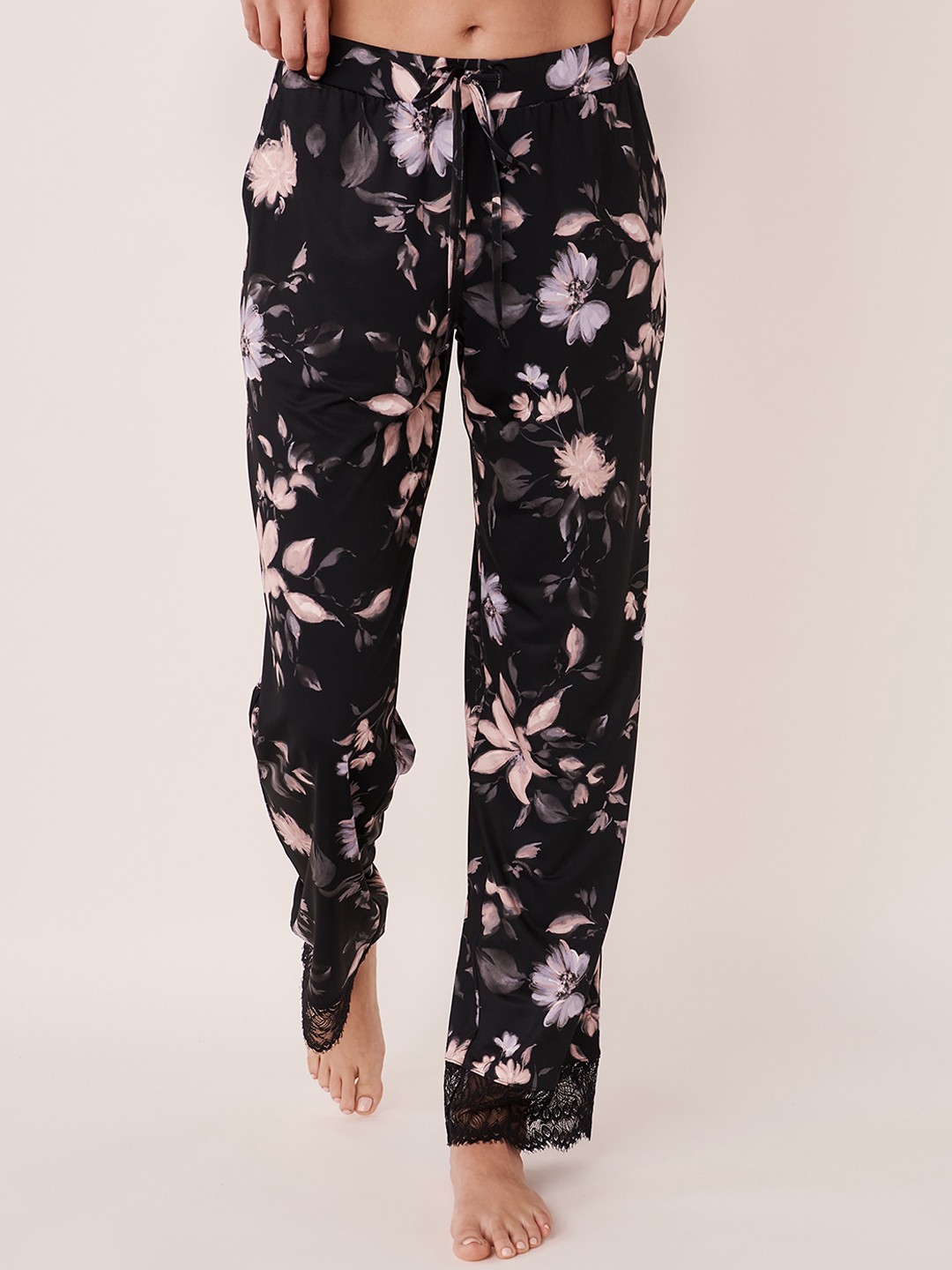

La Vie en Rose Women Black & Peach Printed Lace Lounge Pants