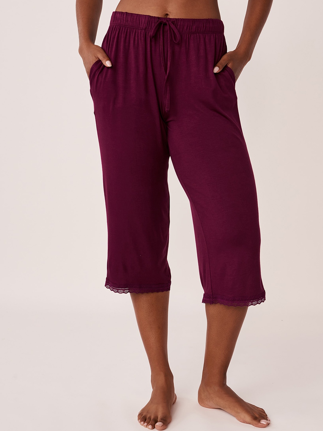 

La Vie en Rose Women Purple Solid Capri Lounge Pants