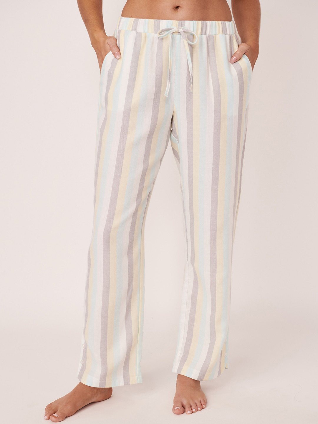 

La Vie en Rose Women White Striped Lounge Pants