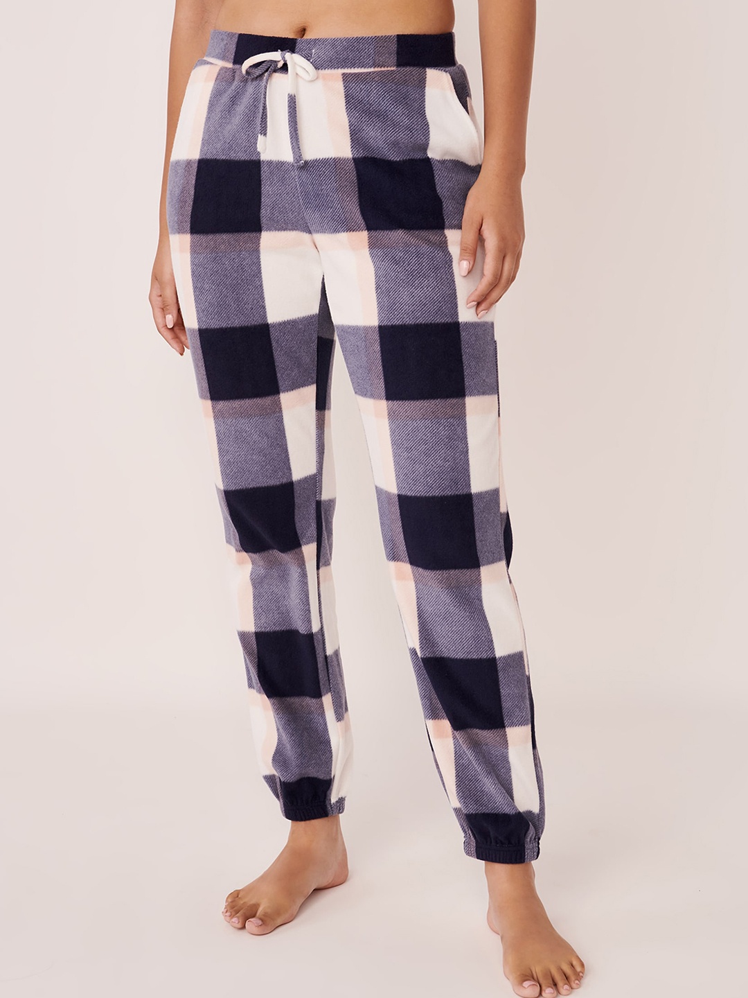 

La Vie en Rose Women Blue & White Checked Lounge Pant