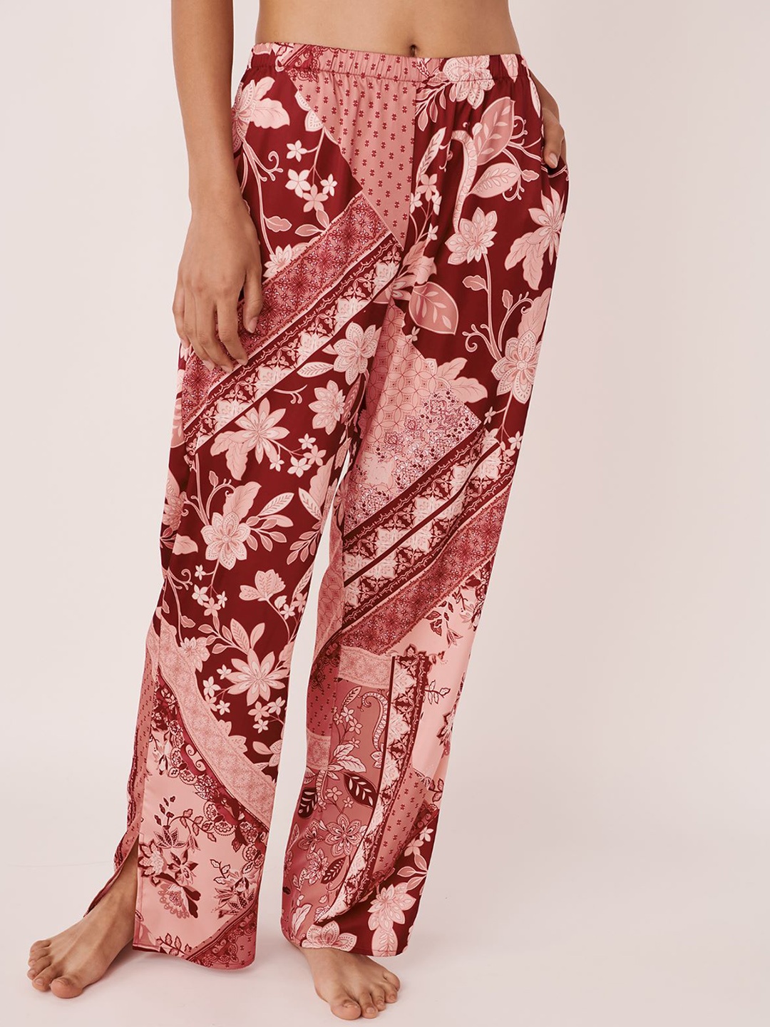 

La Vie en Rose Women Red Printed Lounge Pants