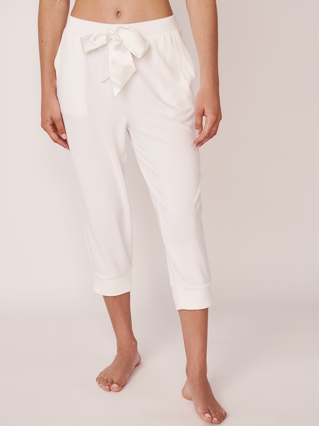 

La Vie en Rose Women White Solid Cuff Capri Lounge Pants