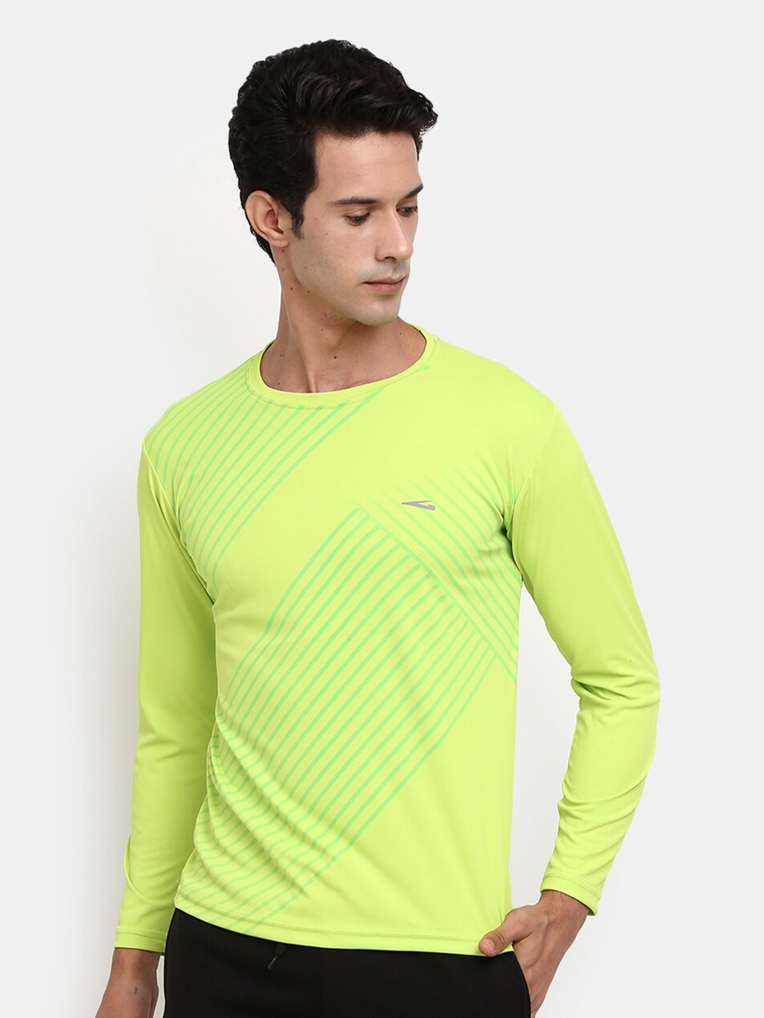 

V-Mart Men Green Printed Slim Fit T-shirt
