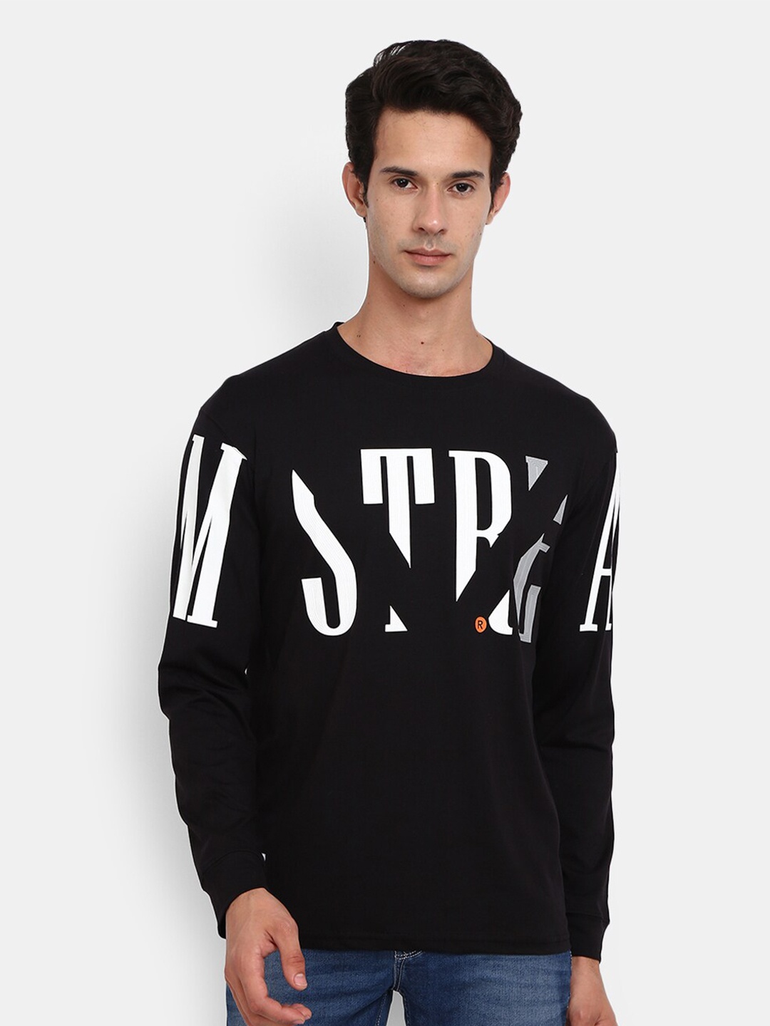 

V-Mart Men Black Typography Printed Slim Fit T-shirt