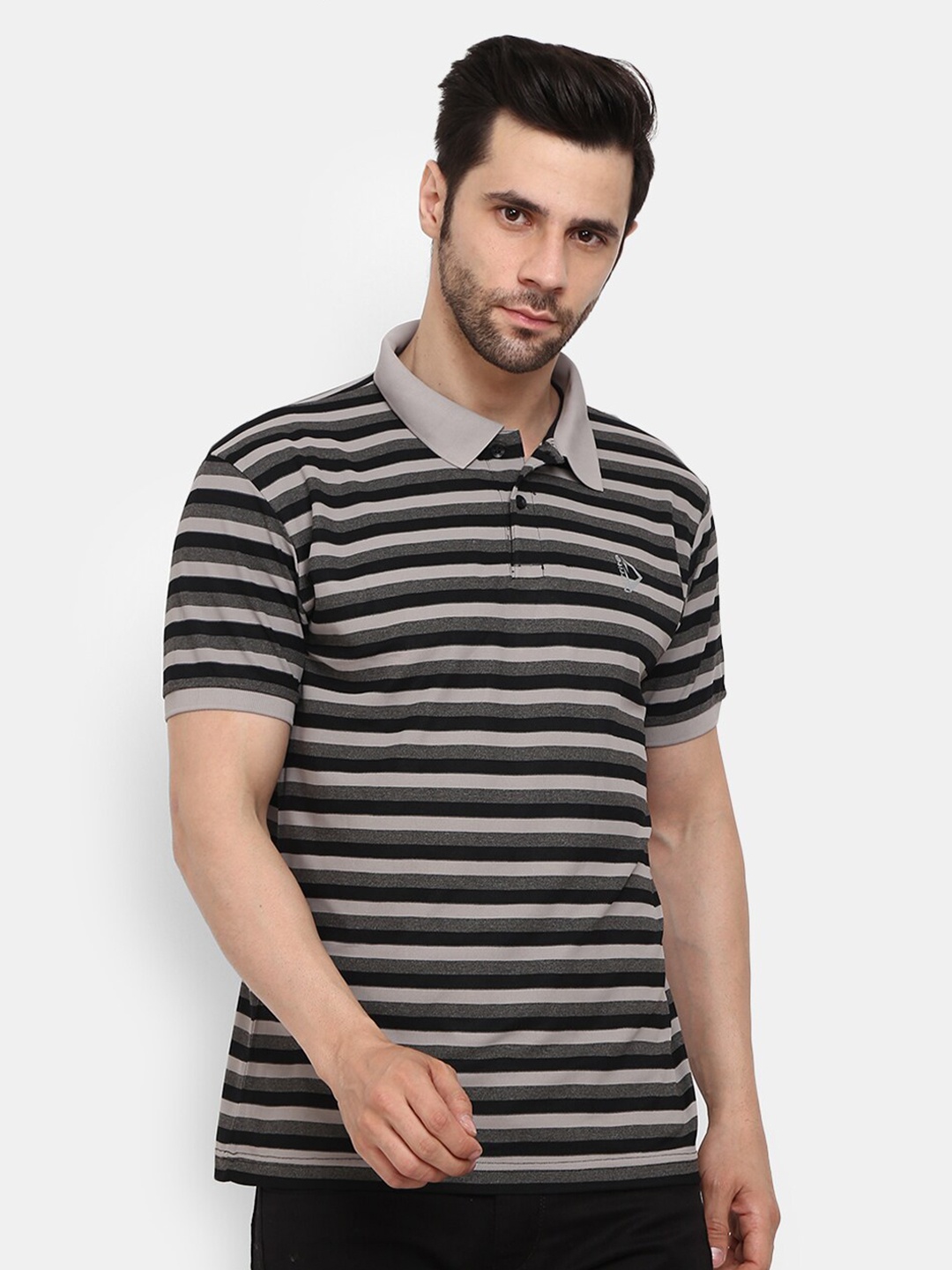 

V-Mart Men Grey Striped Slim Fit T-shirt