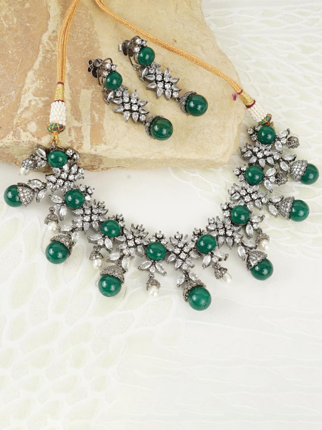 

AURAA TRENDS Women Rhodium-Plated Green &White AD Stone Studded Jewellery Set, Silver