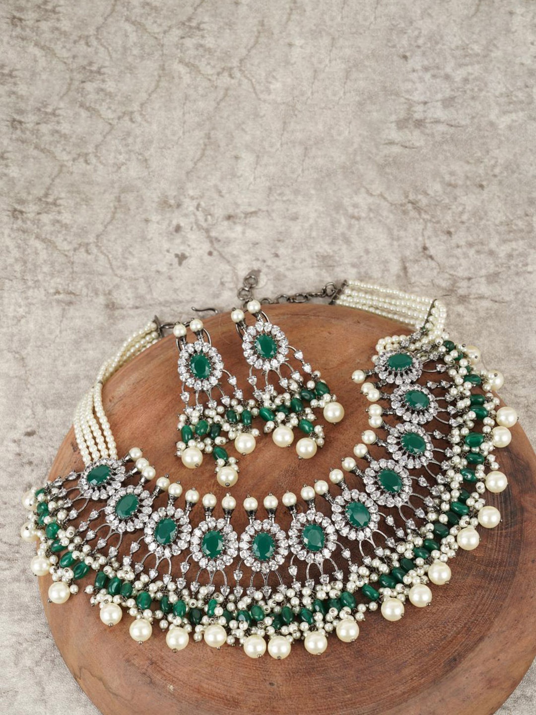 

AURAA TRENDS Rhodium-Plated Green AD-Studded & Pearl Beaded Jewellery Set