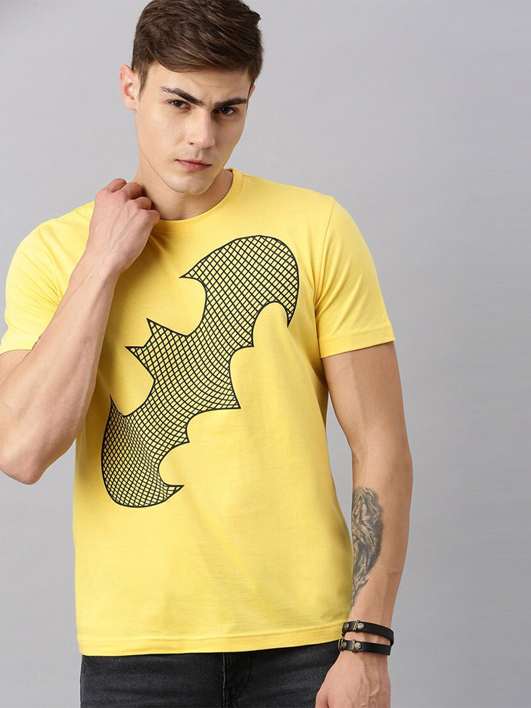 

Kook N Keech Batman Men Yellow Printed Cotton T-shirt