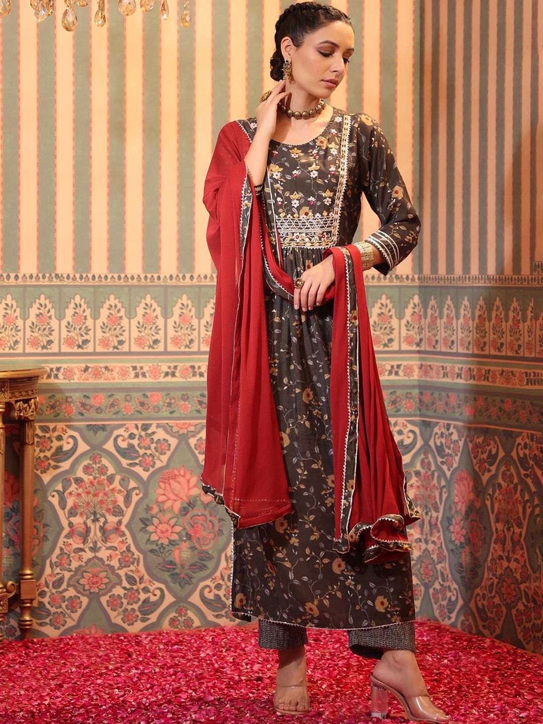 

SCAKHI Women Olive Green Yoke Design Pleated Gotta Patti Kurta with Trouser & Dupatta