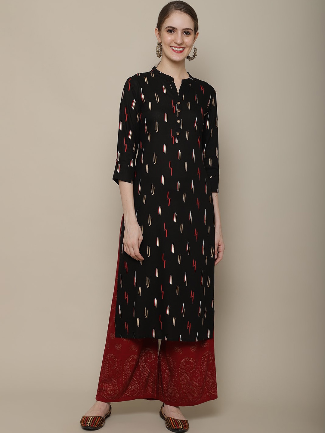 

Sangria Women Black & White Cotton Kurta