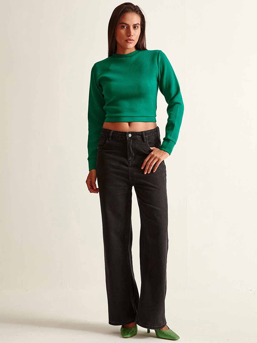 

COVER STORY Women Green Solid Round Neck Crop Sweatshirt