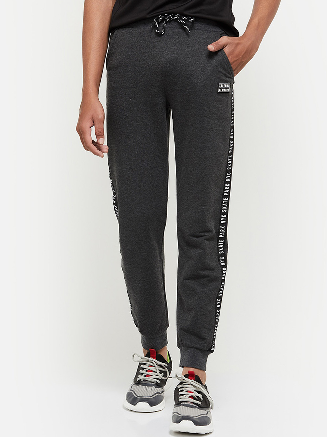 

max Boys Charcoal Solid Pure Cotton Joggers