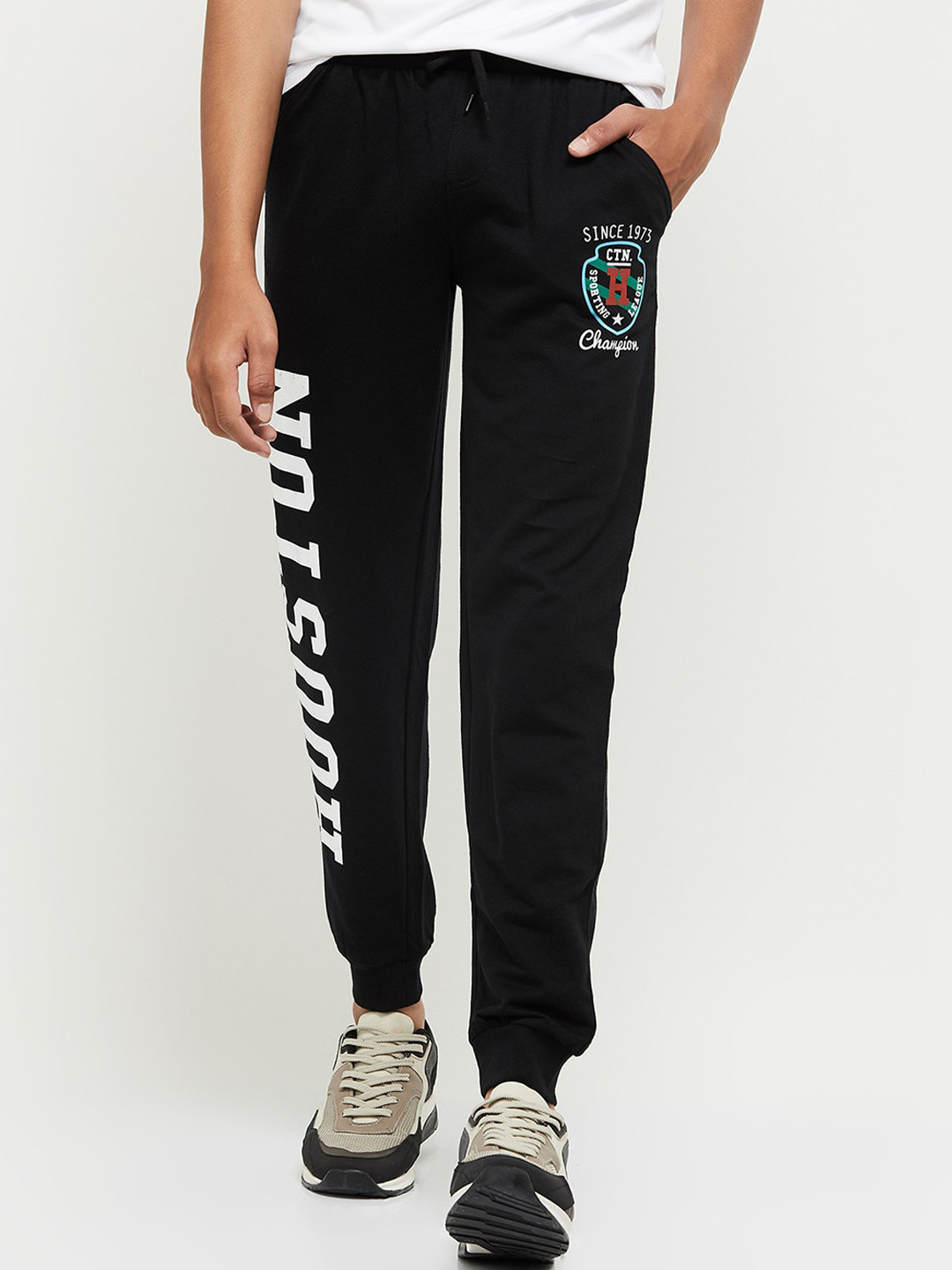 

max Boys Black Printed Pure Cotton Joggers