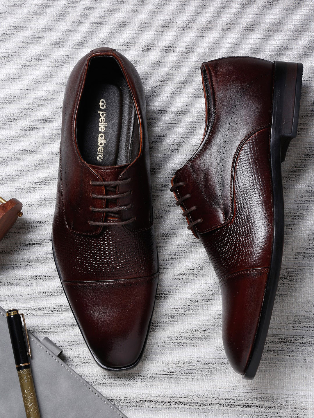 

pelle albero Men Brown Solid Leather Formal Derbys