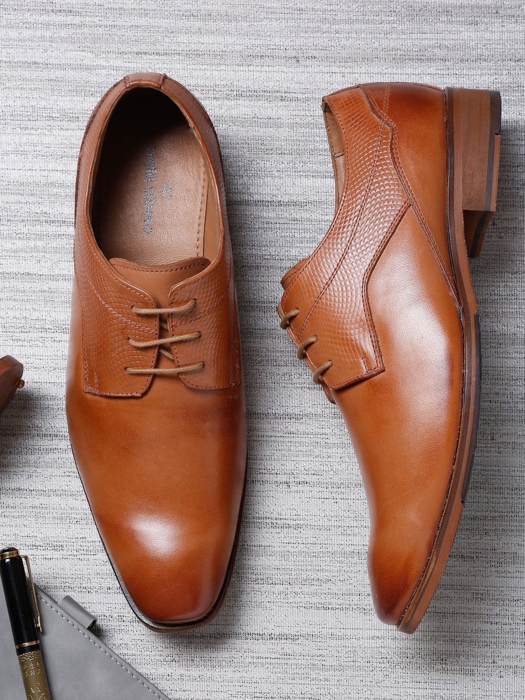 

pelle albero Men Tan Solid Leather Formal Derbys