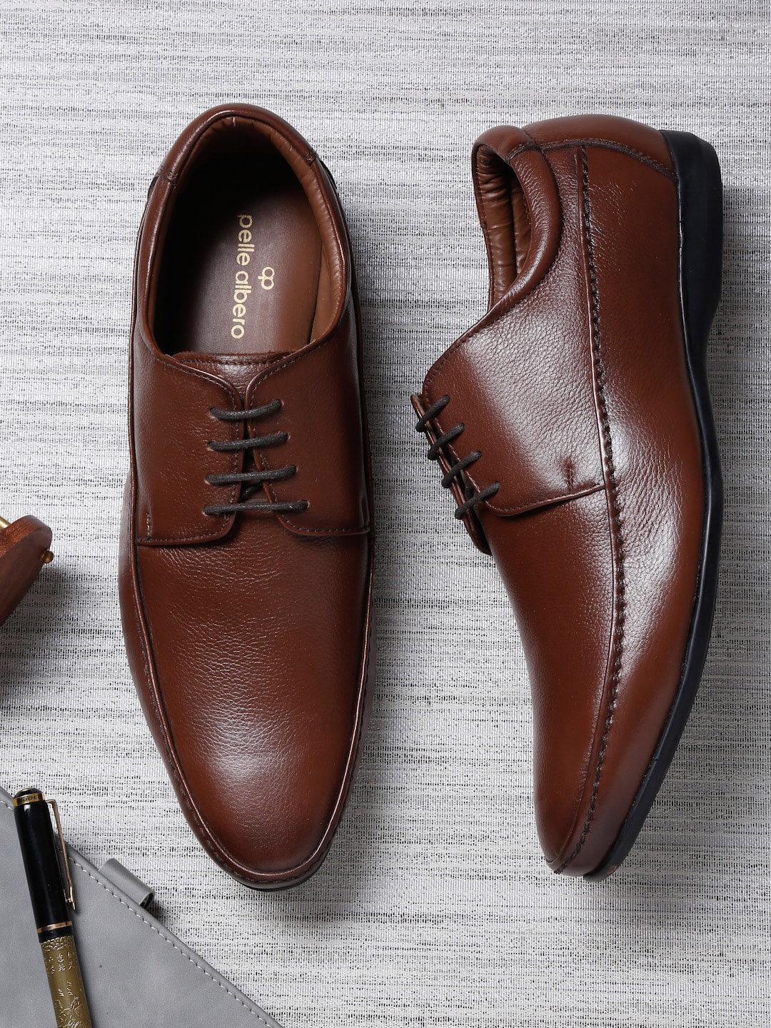 

pelle albero Men Tan Solid Leather Formal Derbys