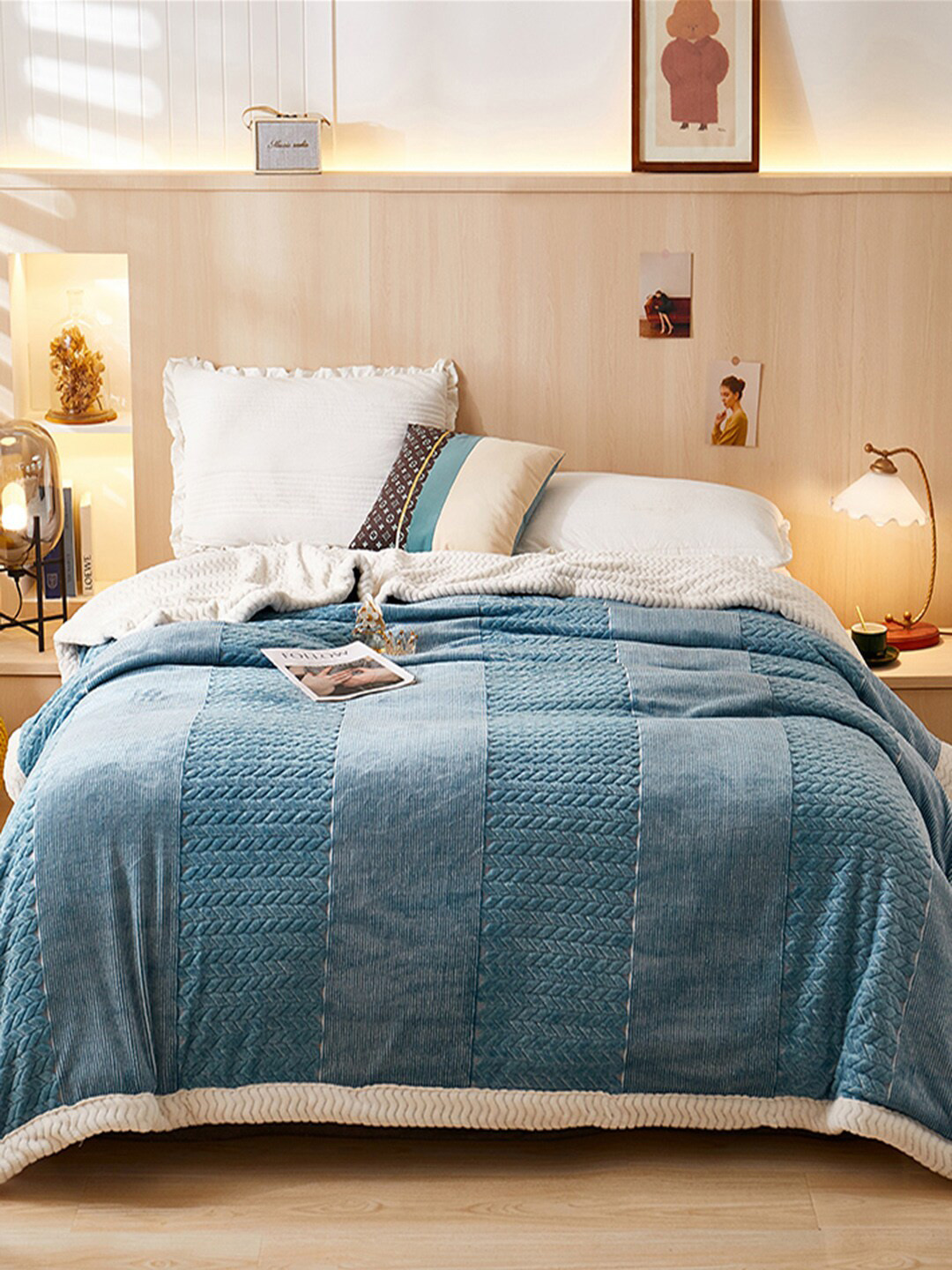 

JC Collection Blue & White Geometric Mild Winter 600 GSM Double Bed Blanket