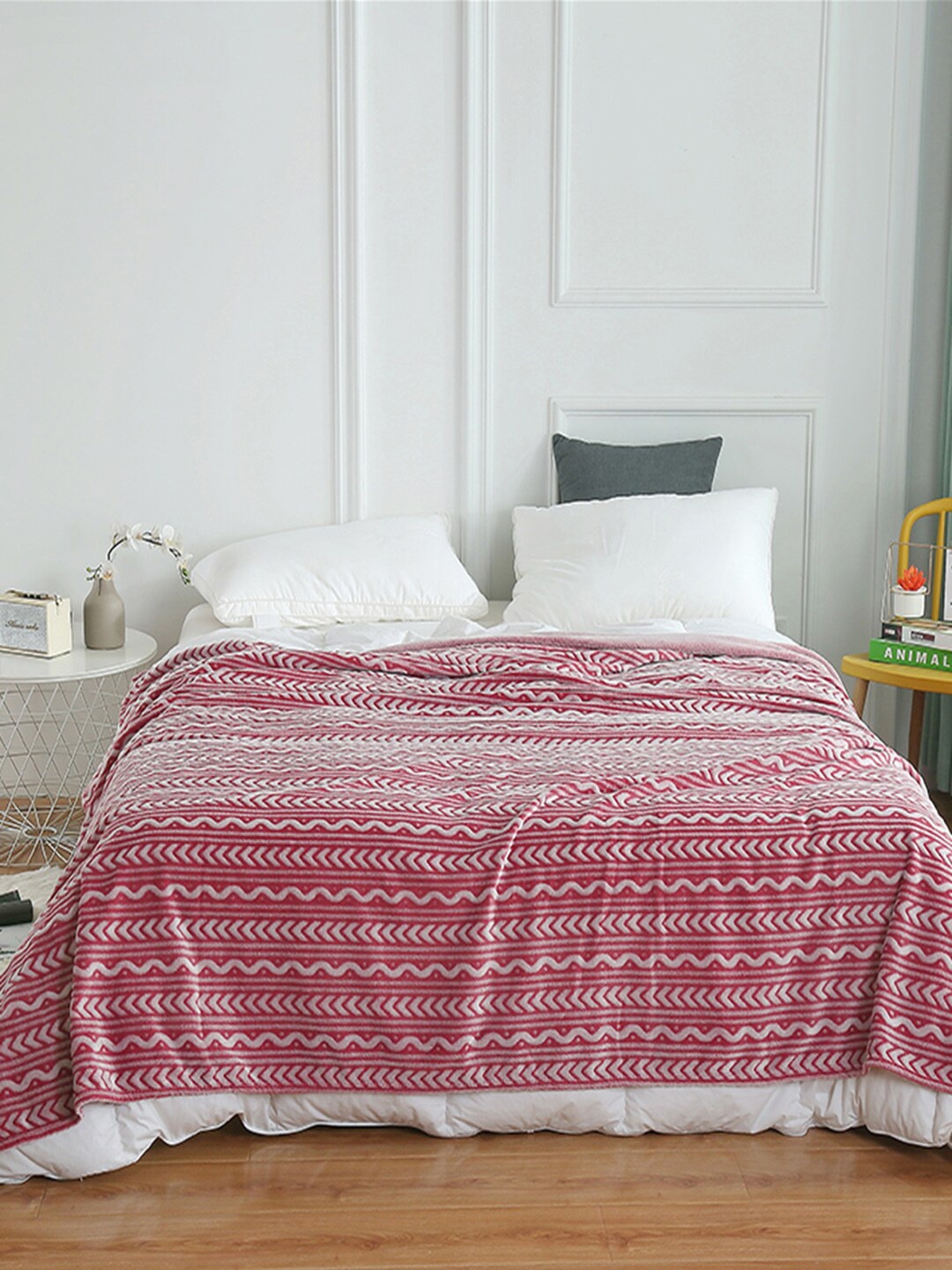 

JC Collection Red & White Geometric Mild Winter 300 GSM Double Bed Blanket