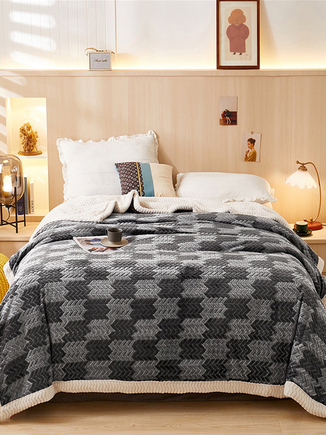 

JC Collection Grey & White Geometric Mild Winter 600 GSM Double Bed Blanket