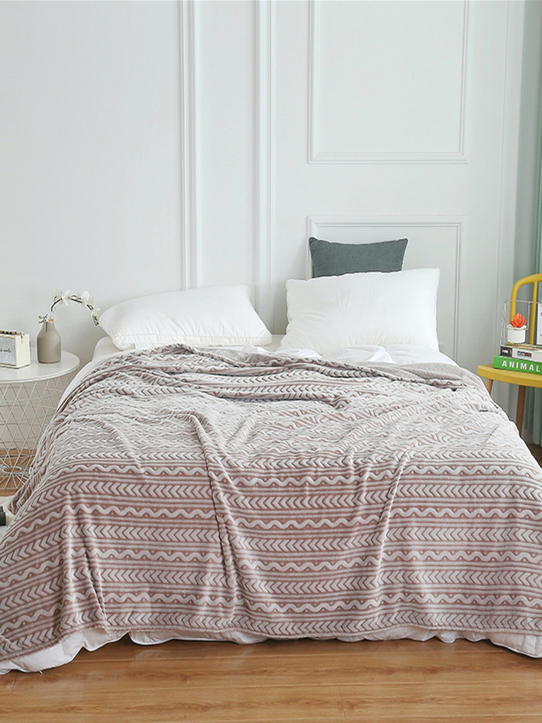 

JC Collection Brown & White Geometric Mild Winter 300 GSM Double Bed Blanket