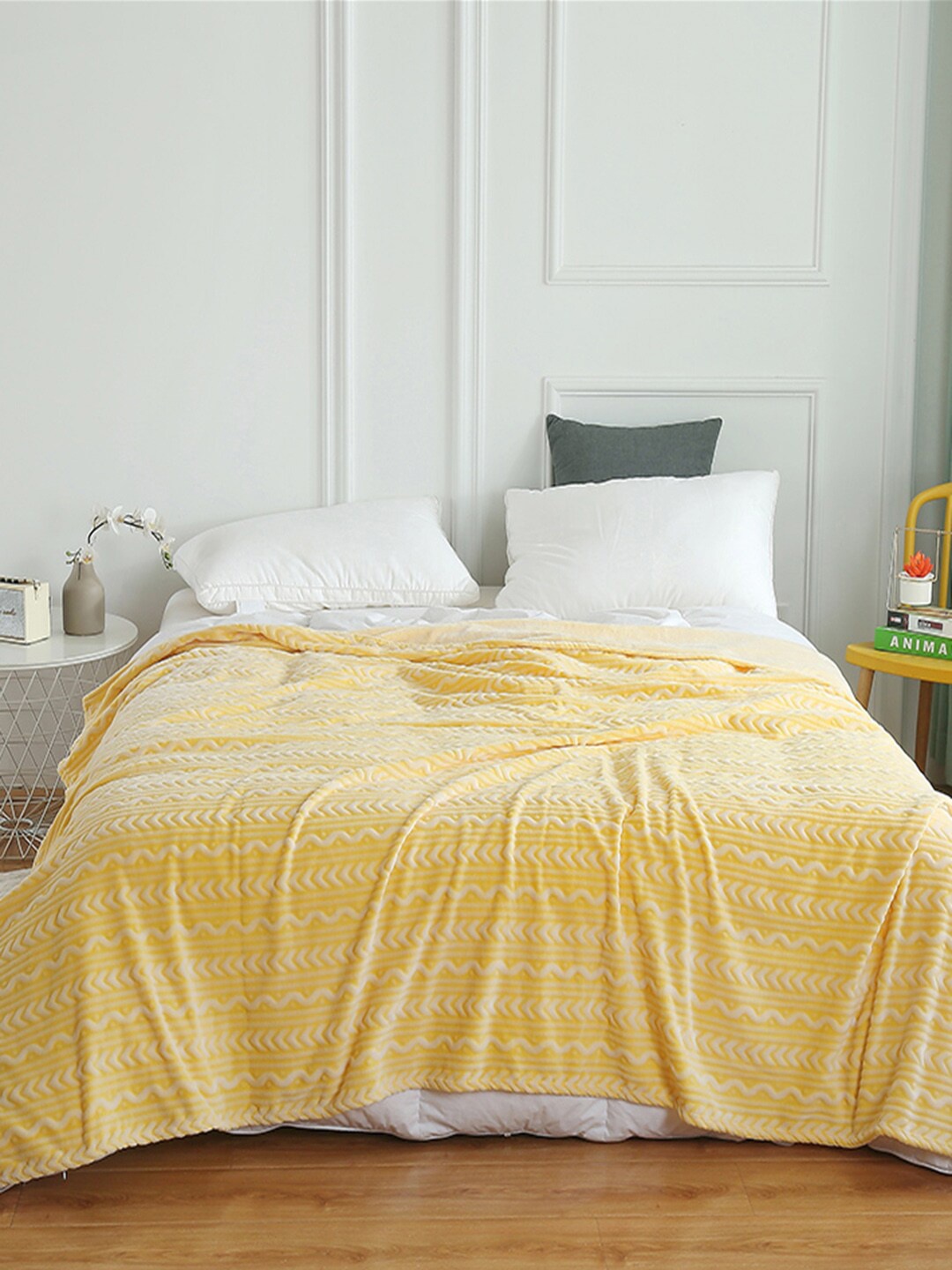 

JC Collection Yellow & White Geometric Mild Winter 300 GSM Double Bed Blanket