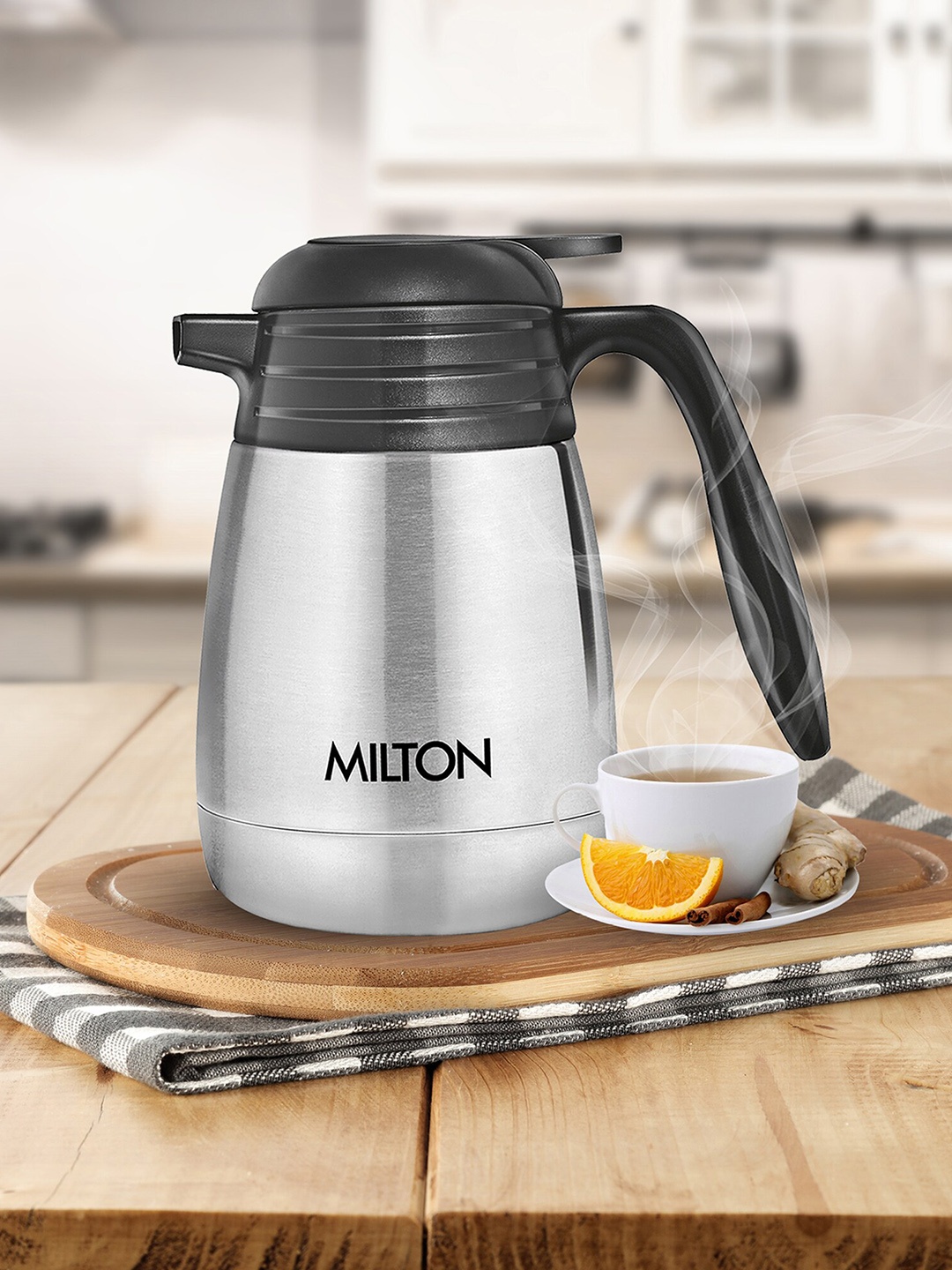 

Milton Classic 1000 Silver-Toned Hot & Cold Thermosteel Tea & Coffee Carafe 1 L