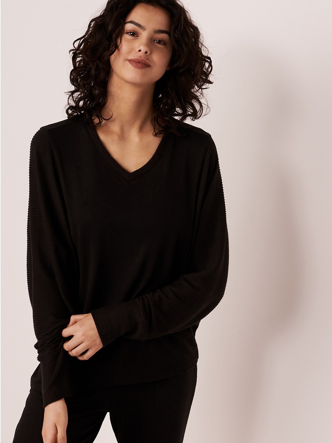 

La Vie en Rose Women Black Solid Knitted Lounge Tshirts