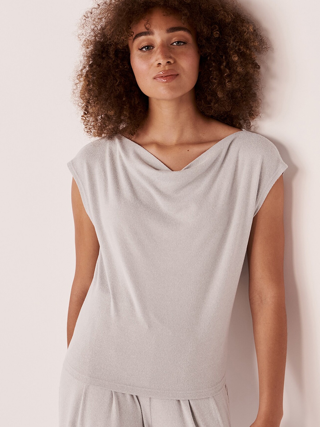 

La Vie en Rose Women Grey Solid Lounge T-shirts