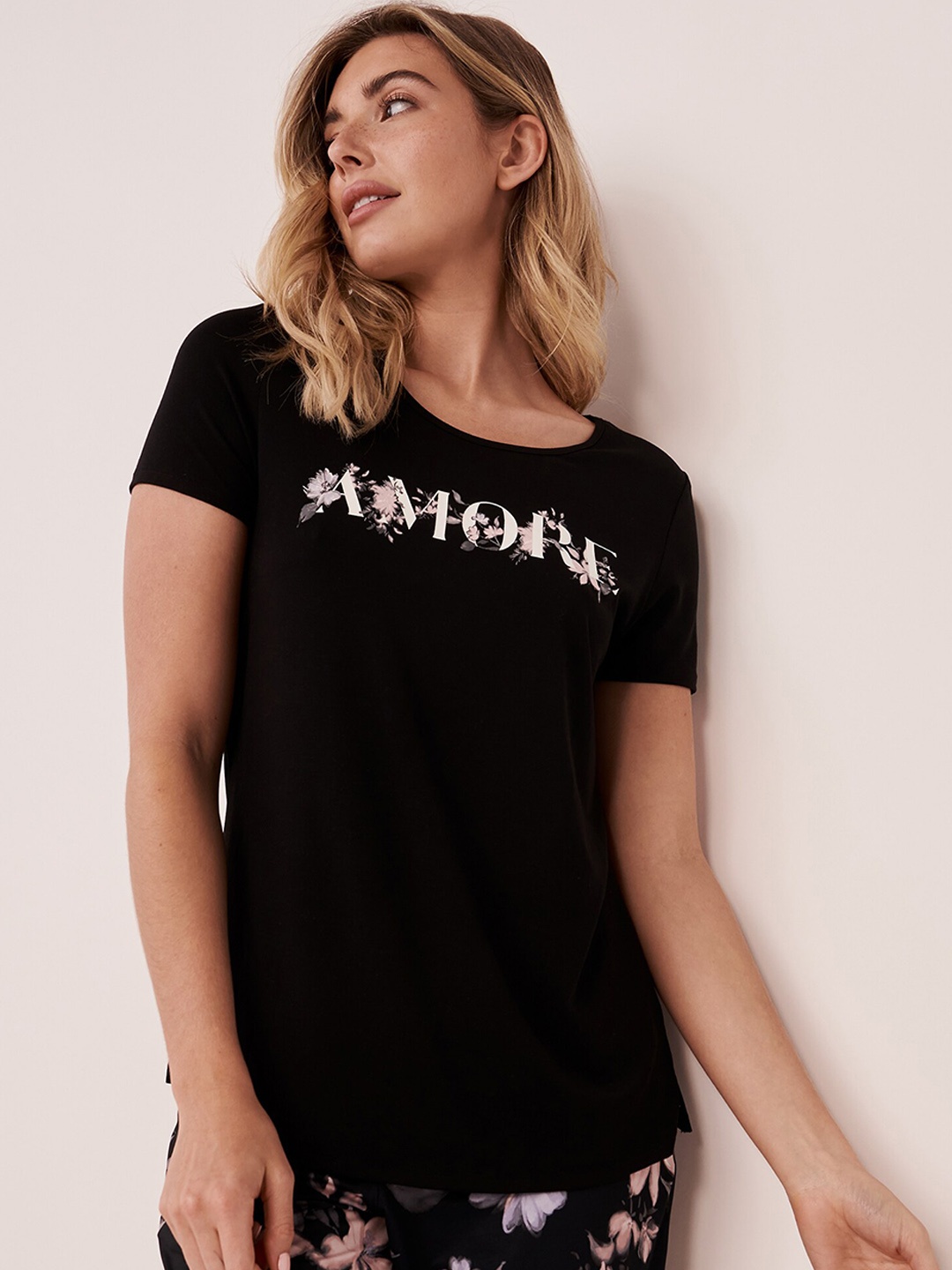 

La Vie en Rose Women Black & White Printed Lounge Tshirts