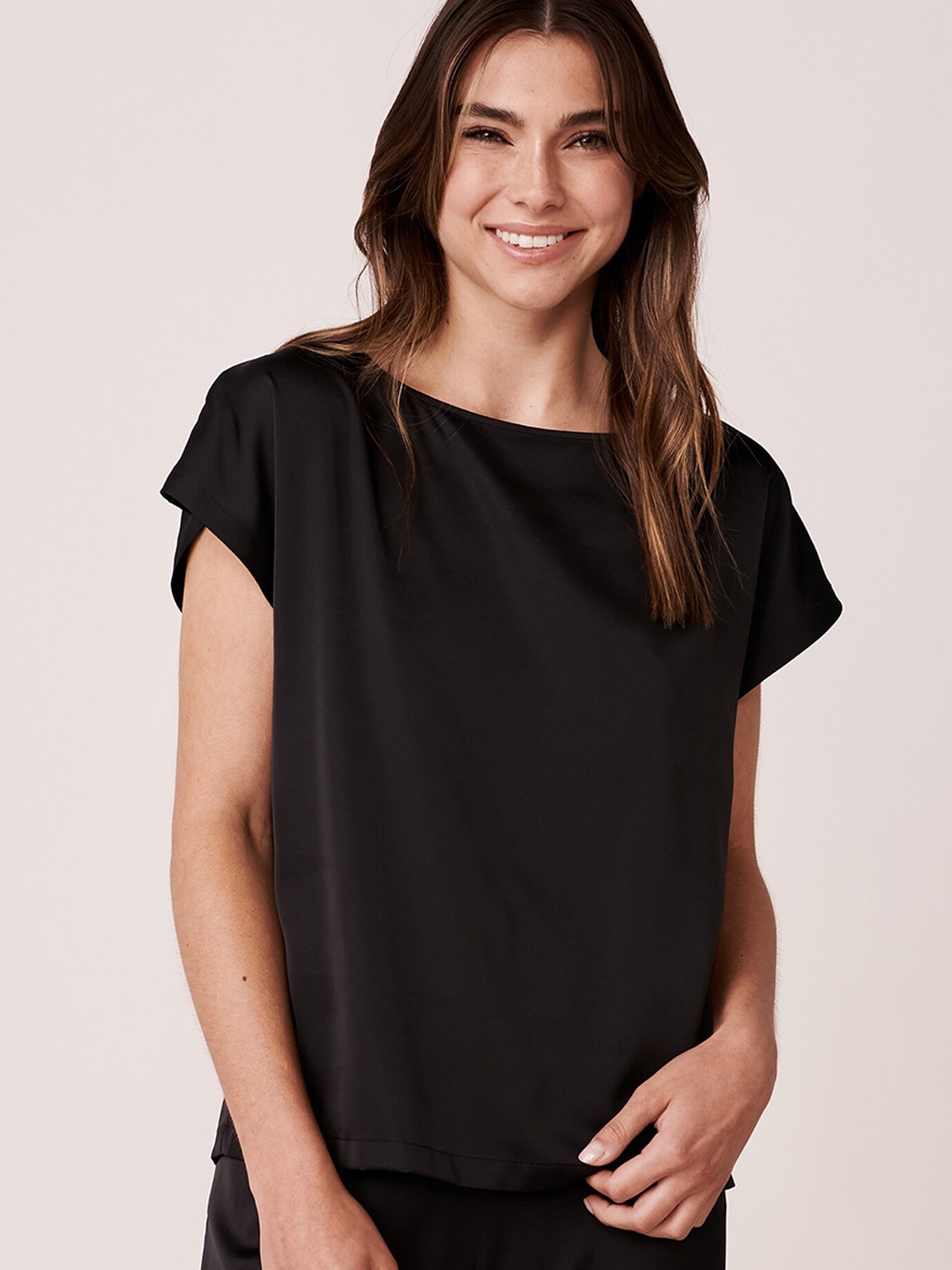 

La Vie en Rose Women Black Solid Lounge Tshirts