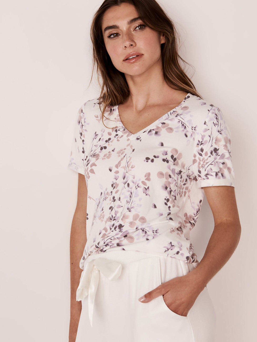 

La Vie en Rose Women White Floral Printed Lounge Tshirt