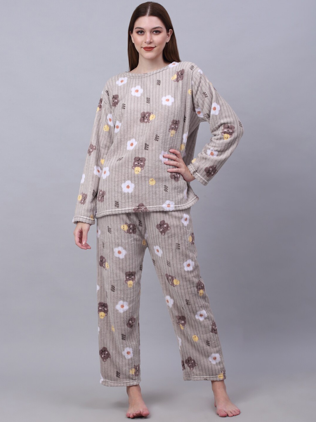 

KLOTTHE Women Grey & White Conversational Printed Woolen Nightsuit