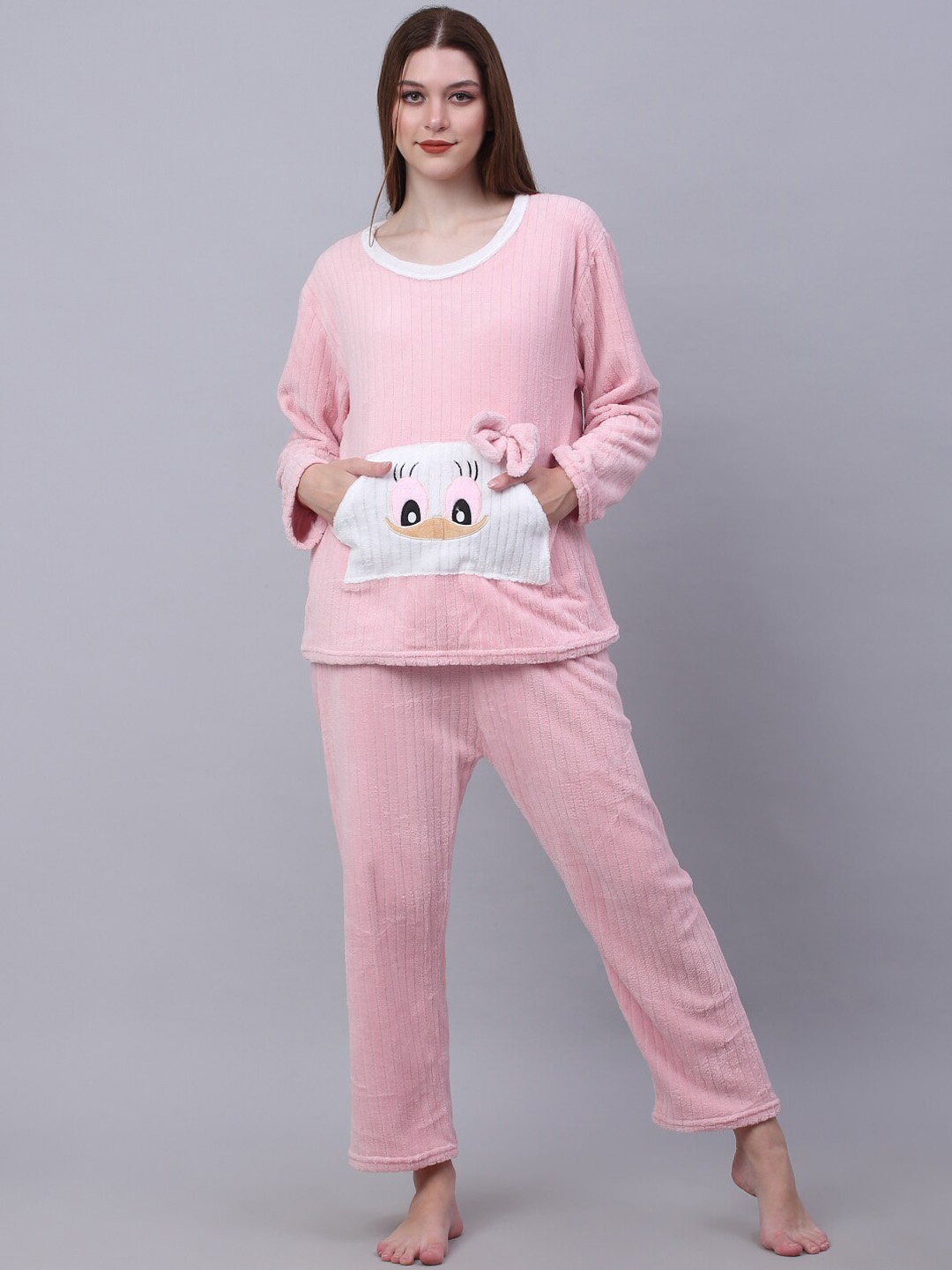 

KLOTTHE Women Pink & White Solid Night suit