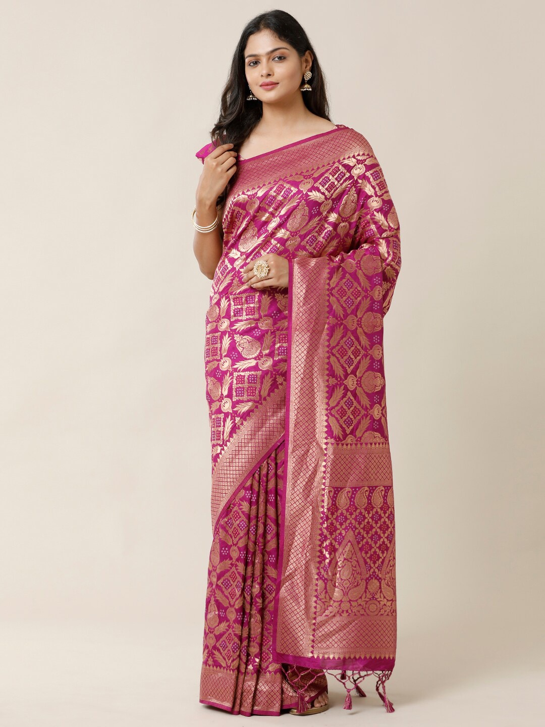 

SAMITTE Magenta & Gold-Toned Woven Design Zari Bandhani Saree