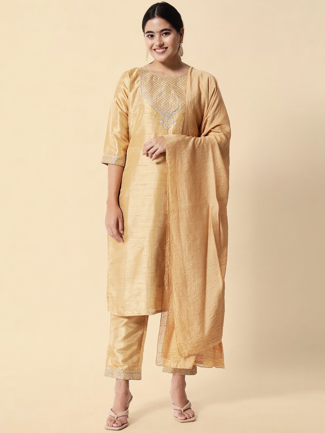 

VredeVogel Women Cream-Coloured Floral Embroidered Kurta with Trousers With Dupatta