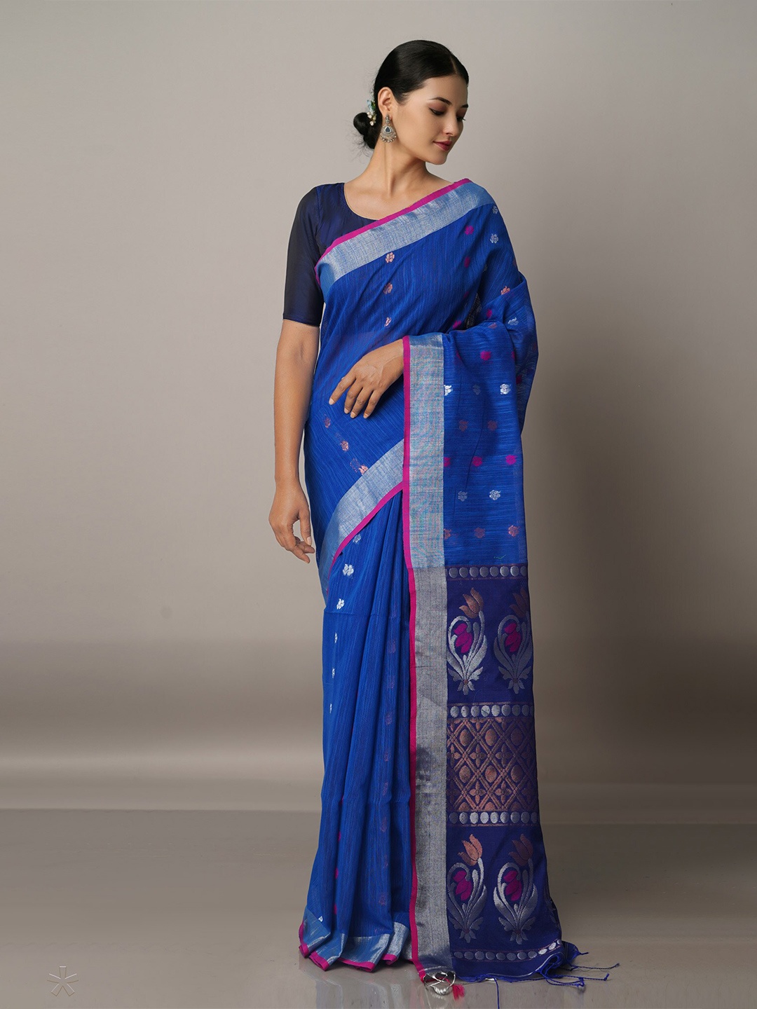

Unnati Silks Blue & Silver-Toned Floral Zari Silk Cotton Jamdani Saree