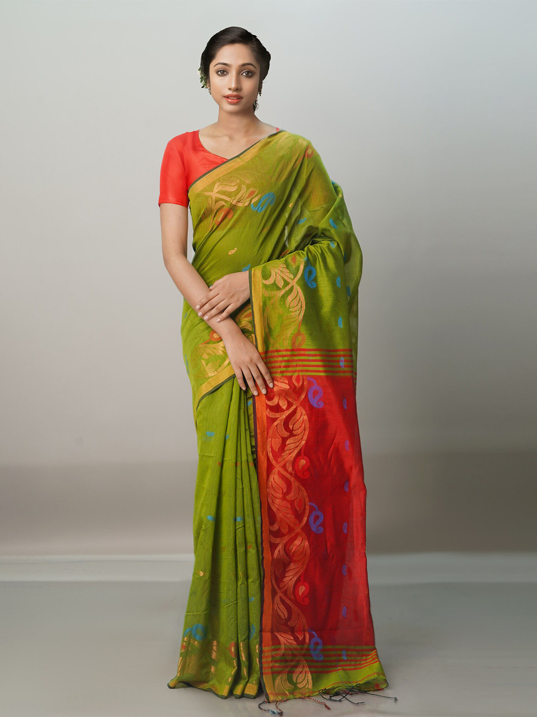 

Unnati Silks Olive Green & Red Woven Design Zari Silk Cotton Jamdani Saree